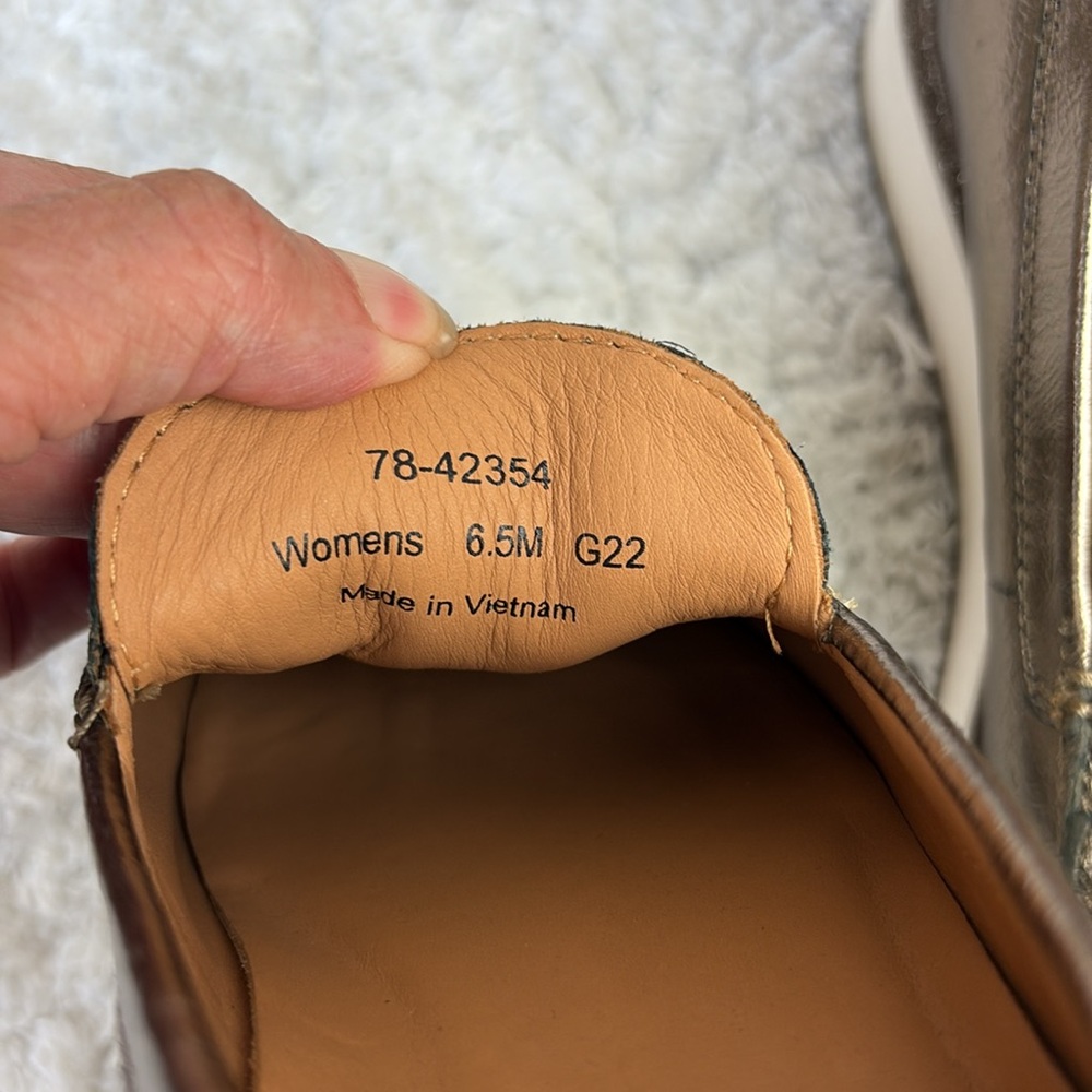 Johnston & Murphy Gracelyn Chain Loafers - Picture 12 of 12